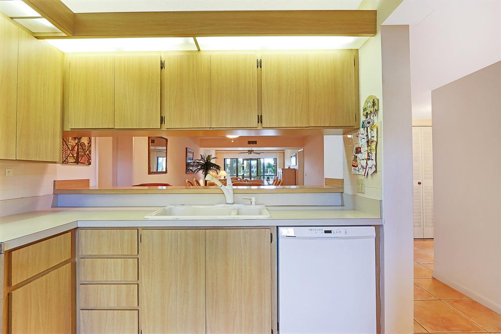 1001 Seafarer Circle 102