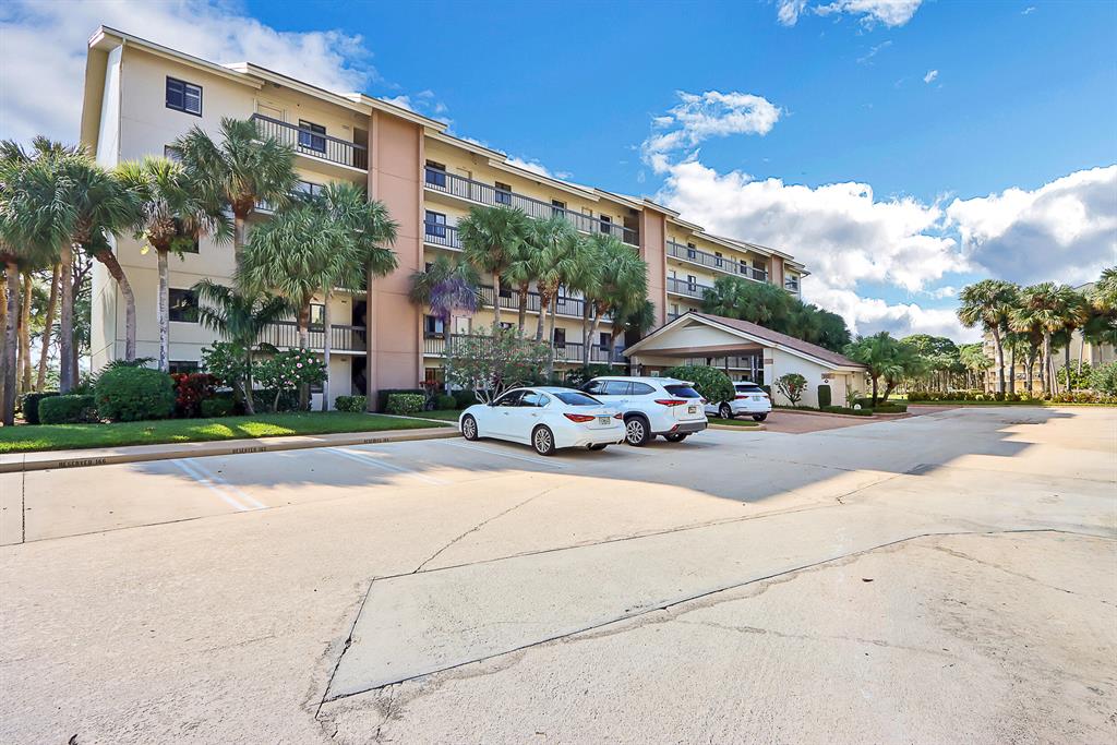 1001 Seafarer Circle 102