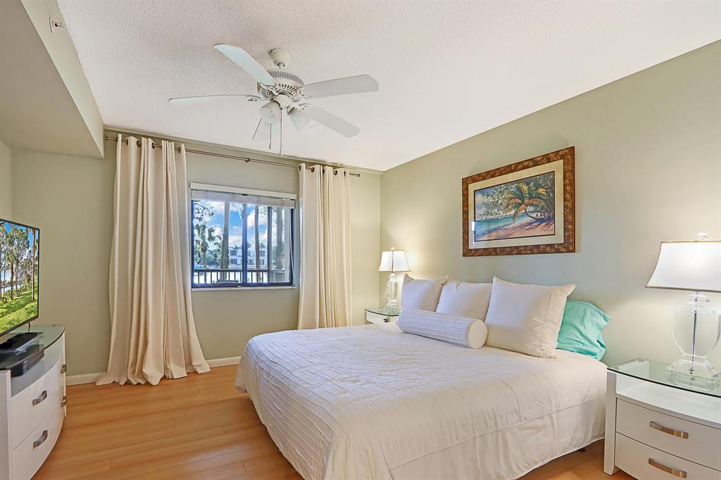 1001 Seafarer Circle 102