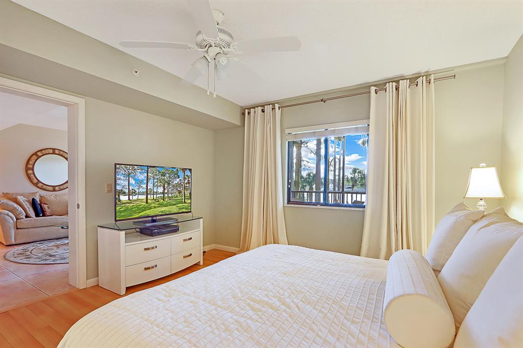 1001 Seafarer Circle 102