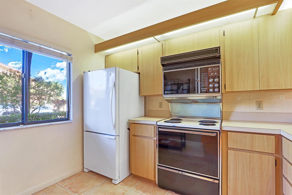 1001 Seafarer Circle 102