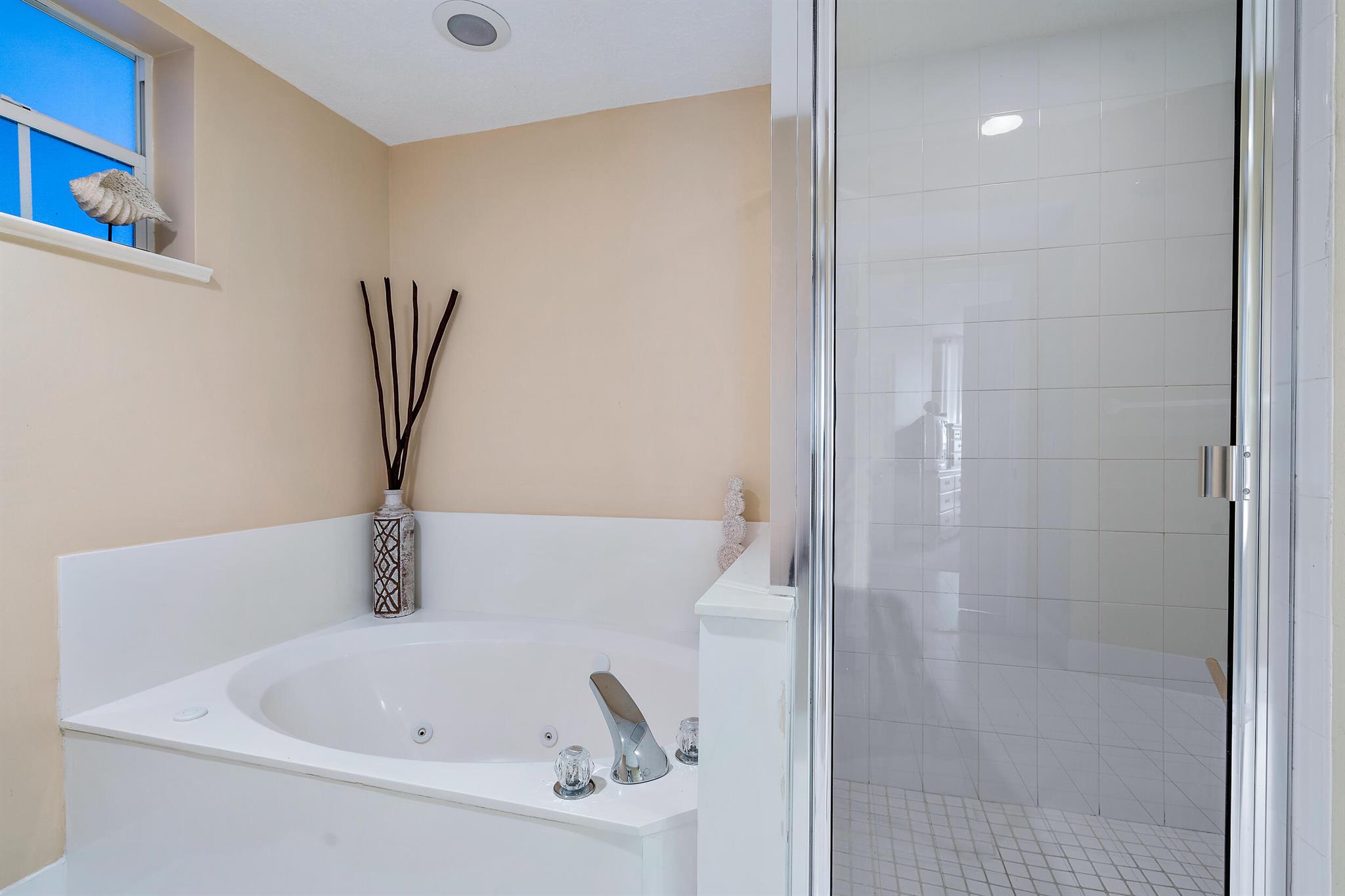 5750 NE Island Cove Way 3109