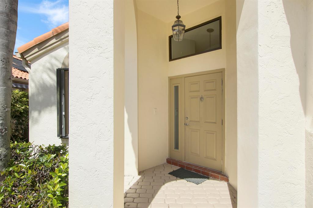 2616 La Cristal Circle