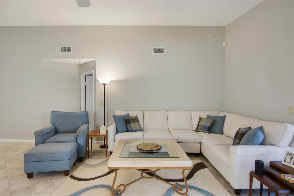 2616 La Cristal Circle
