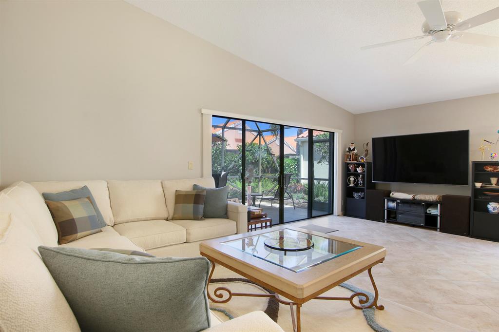2616 La Cristal Circle
