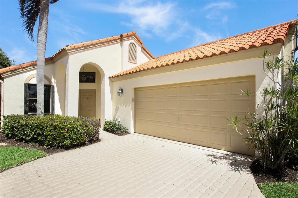 2616 La Cristal Circle