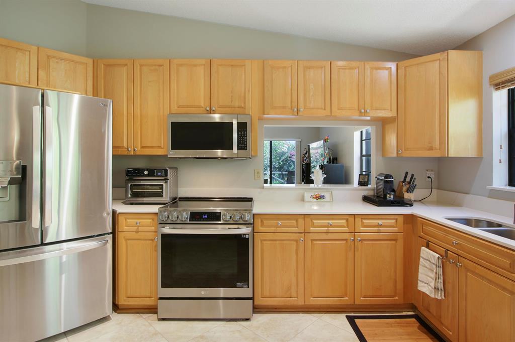 2616 La Cristal Circle