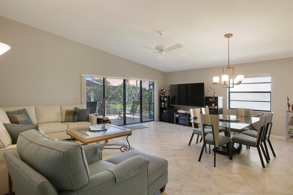 2616 La Cristal Circle