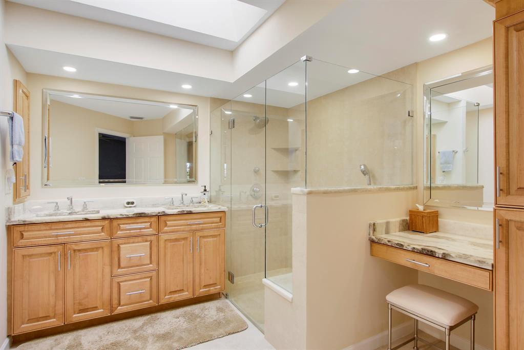2616 La Cristal Circle