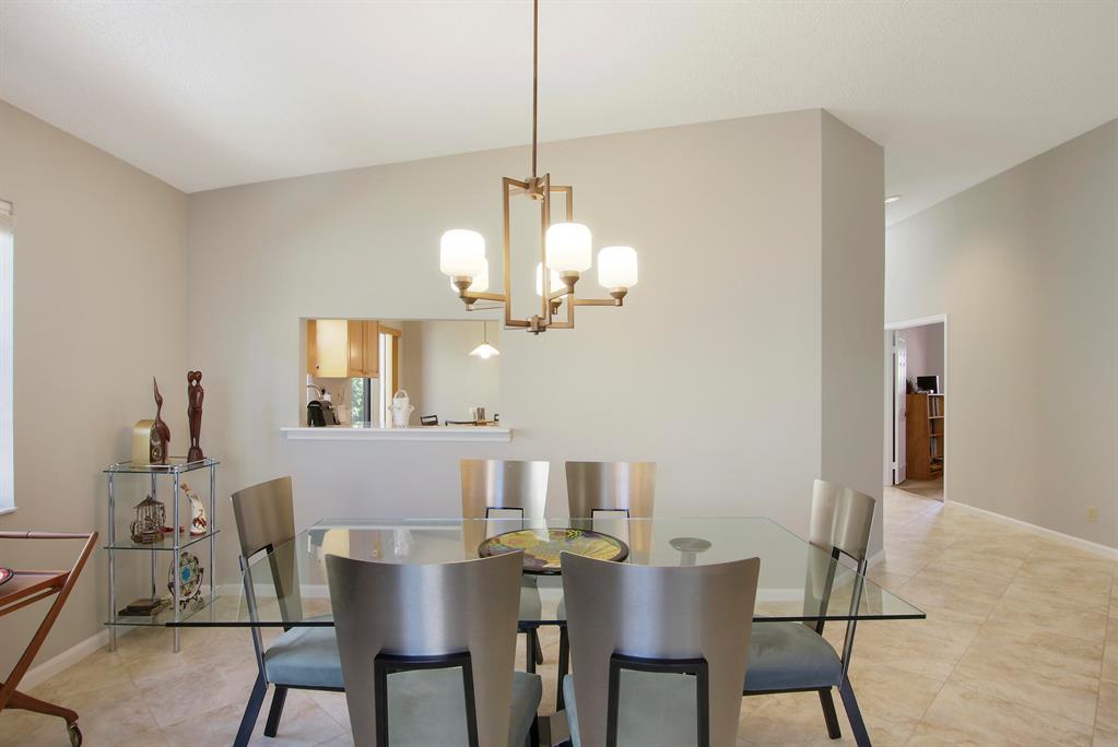 2616 La Cristal Circle