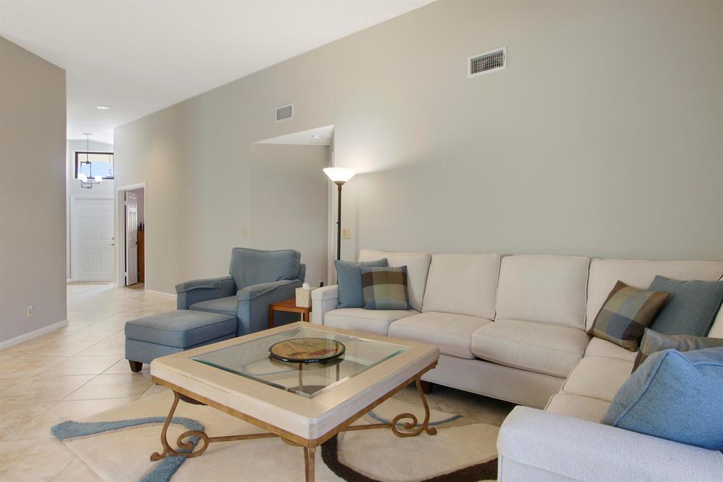 2616 La Cristal Circle