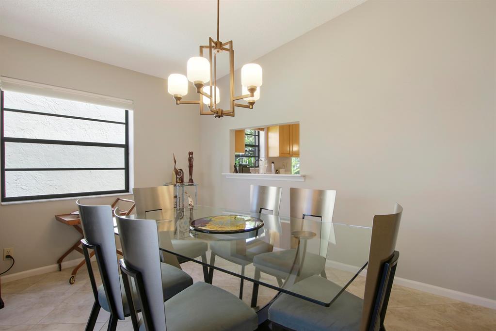 2616 La Cristal Circle