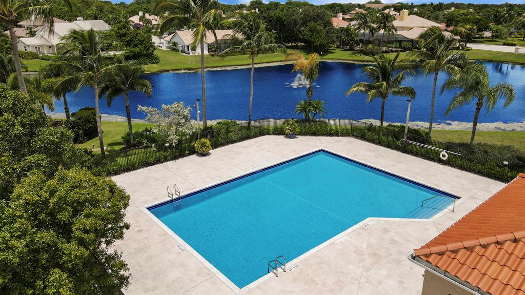 2616 La Cristal Circle