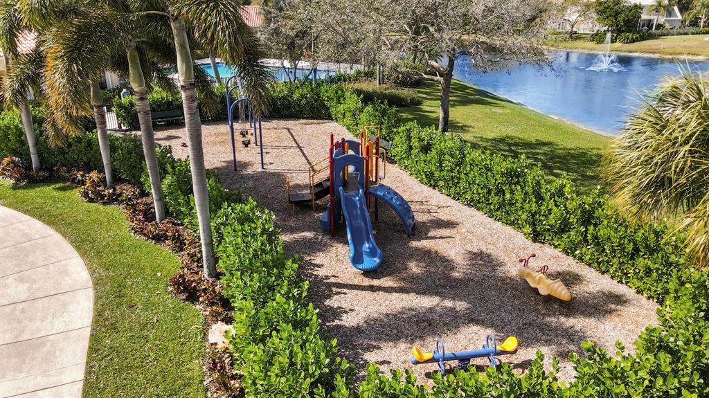 2616 La Cristal Circle