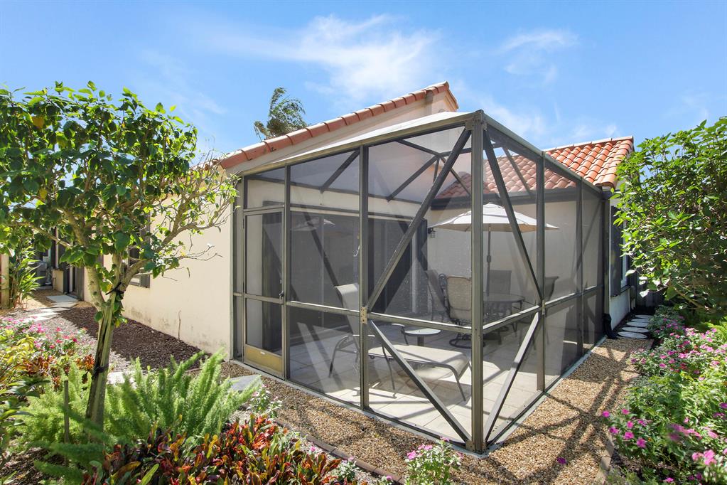 2616 La Cristal Circle