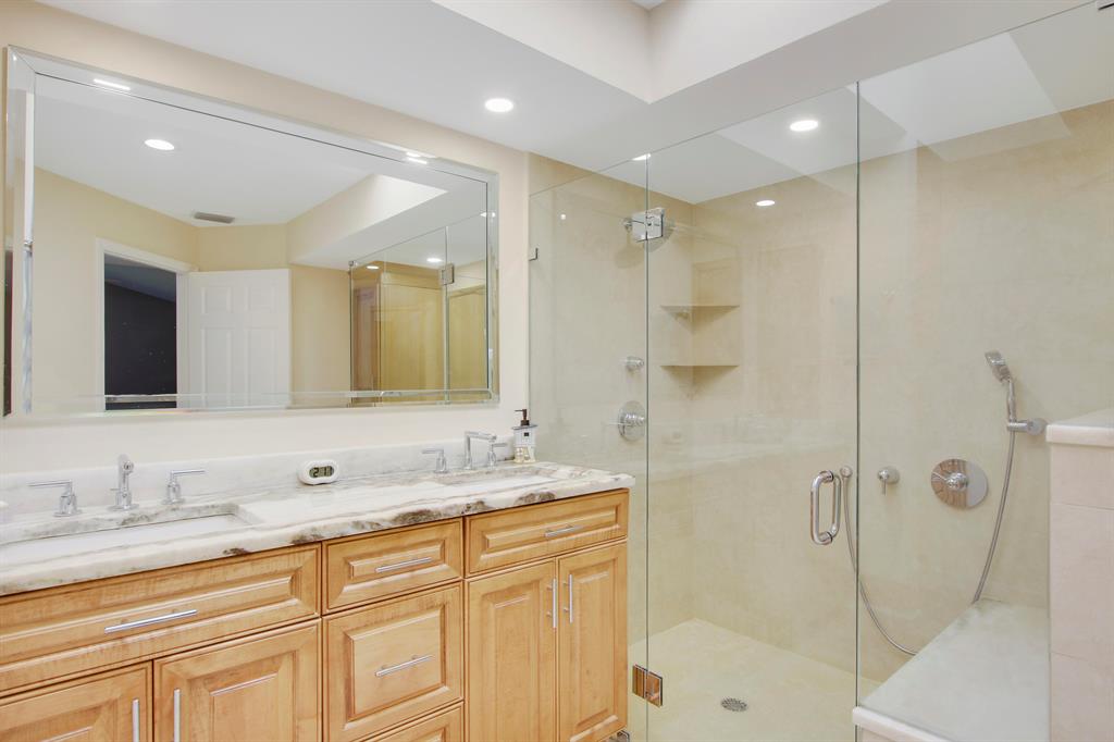 2616 La Cristal Circle