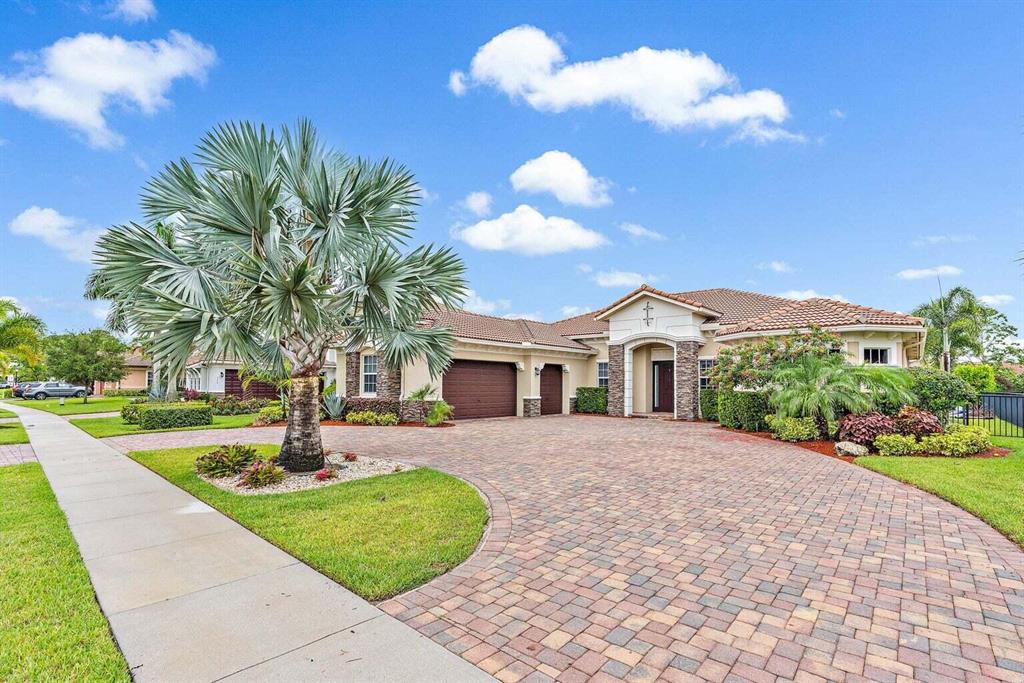 450 Rudder Cay Way