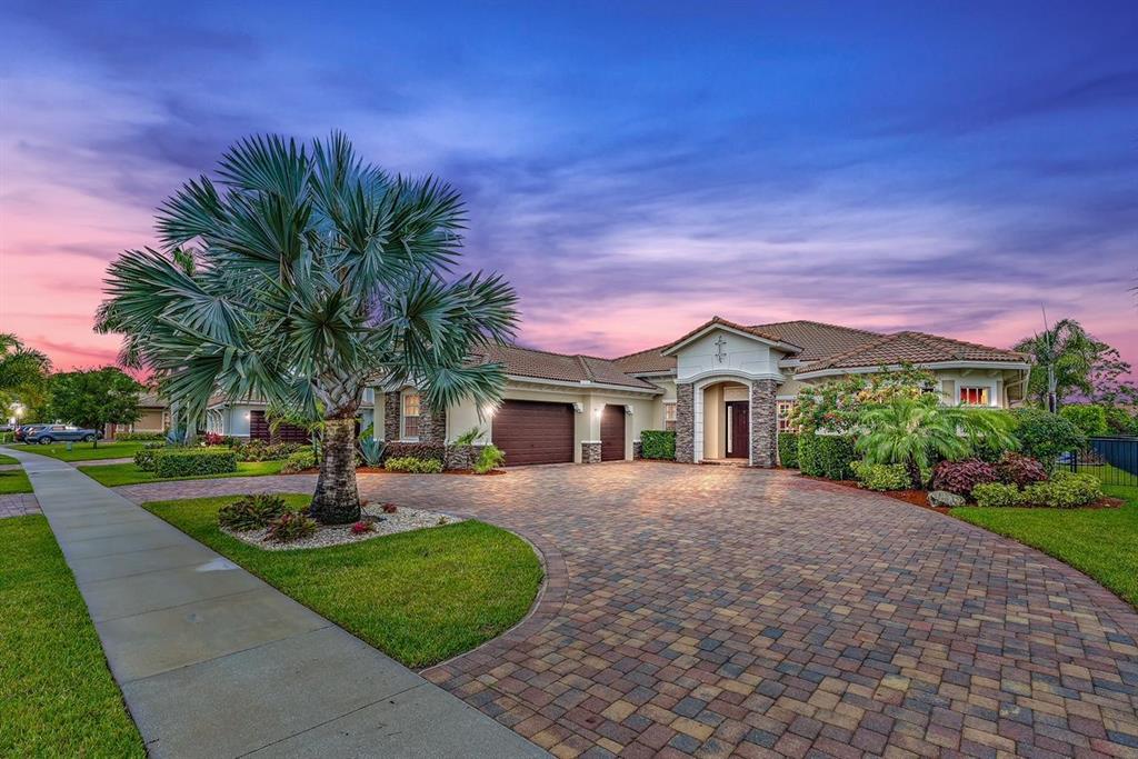 450 Rudder Cay Way