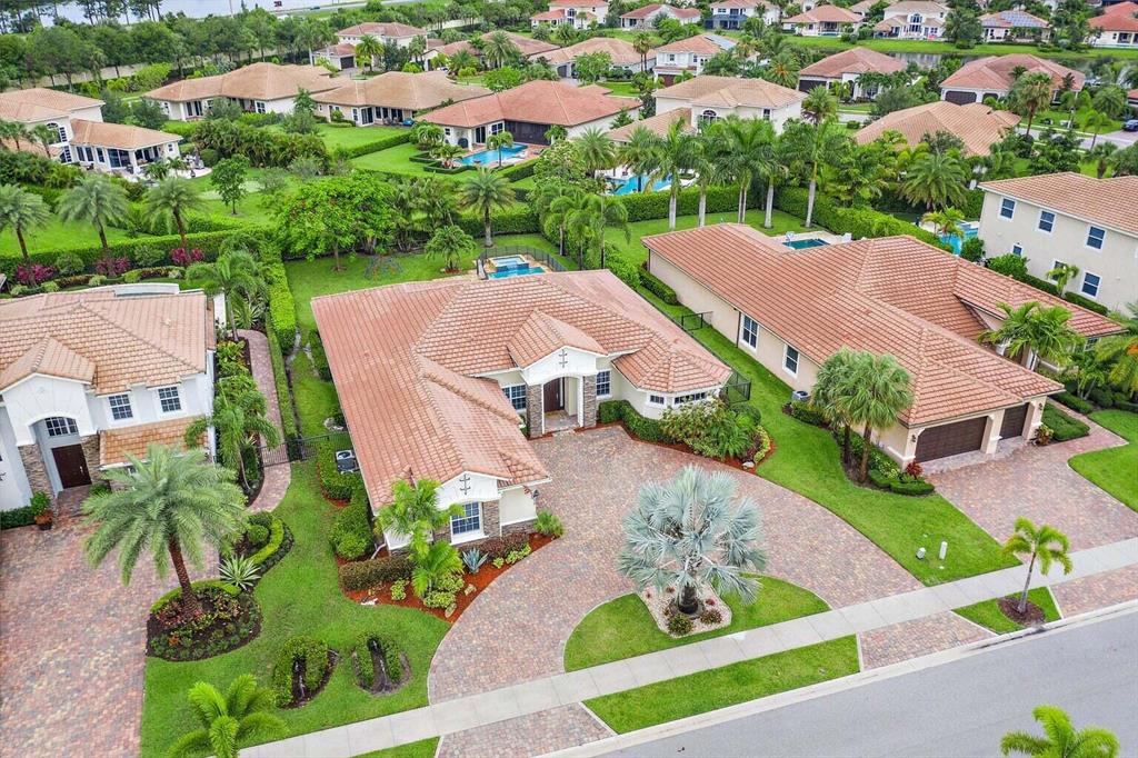 450 Rudder Cay Way