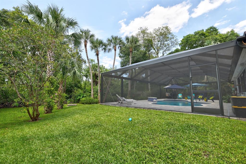 1091 SE Buttonwood Circle