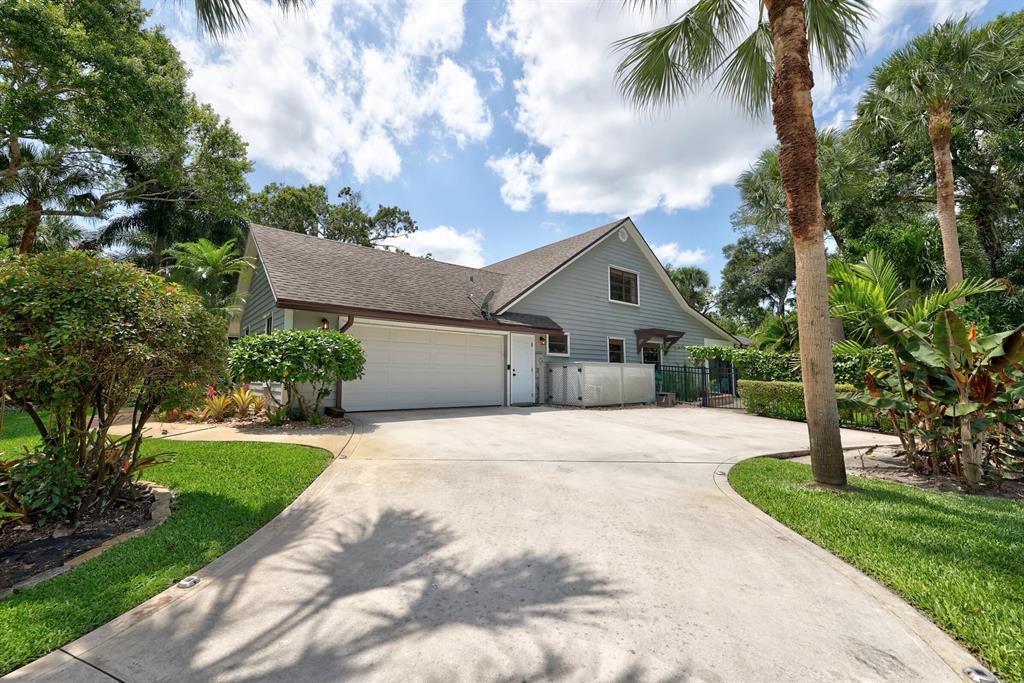 1091 SE Buttonwood Circle