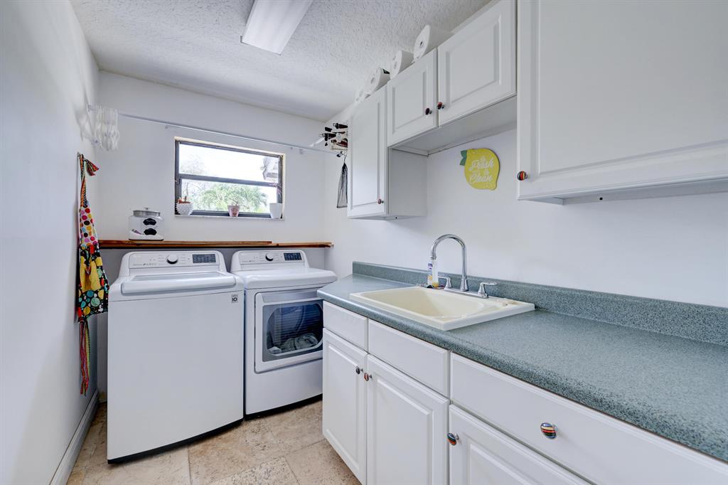 1091 SE Buttonwood Circle