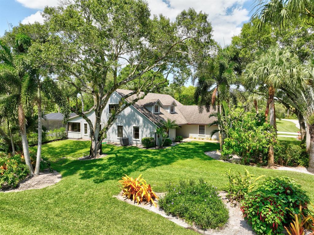 1091 SE Buttonwood Circle