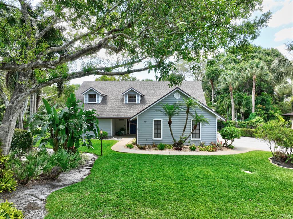 1091 SE Buttonwood Circle