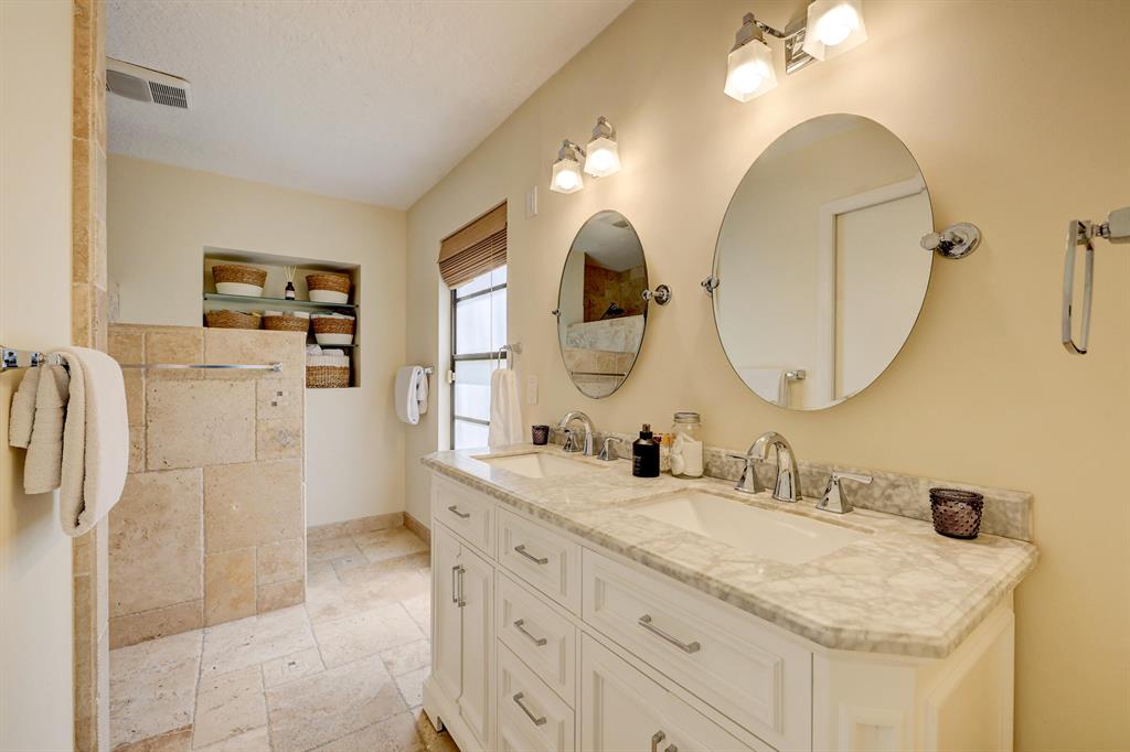 1091 SE Buttonwood Circle
