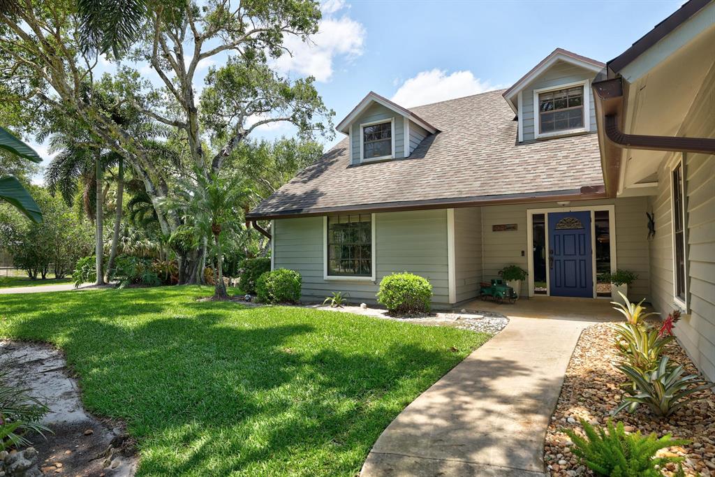 1091 SE Buttonwood Circle