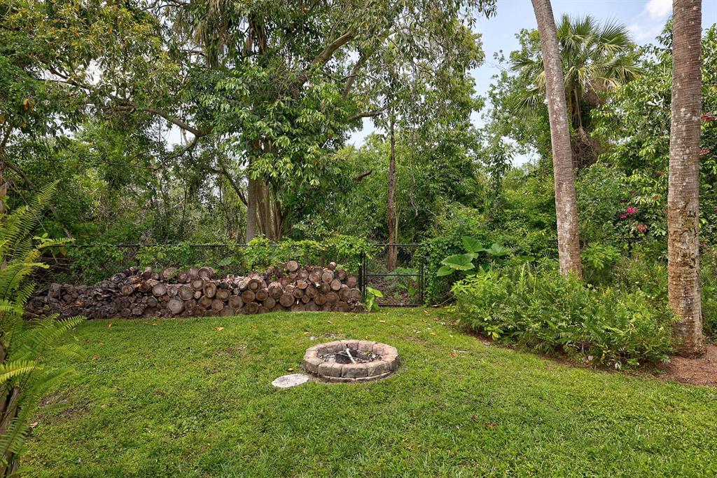 1091 SE Buttonwood Circle