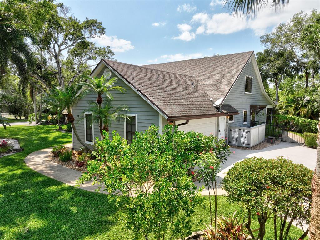 1091 SE Buttonwood Circle