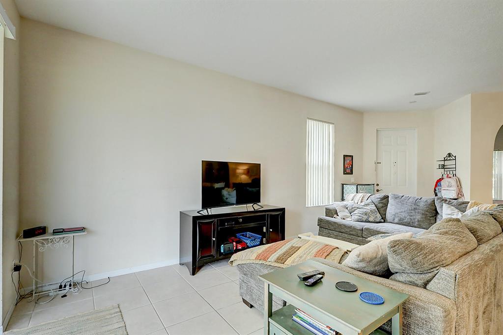 210 SW Maclay Way
