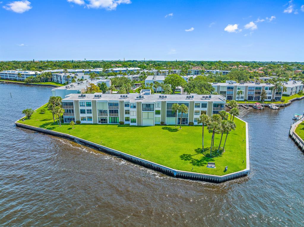 1950 SW Palm City Road 13206