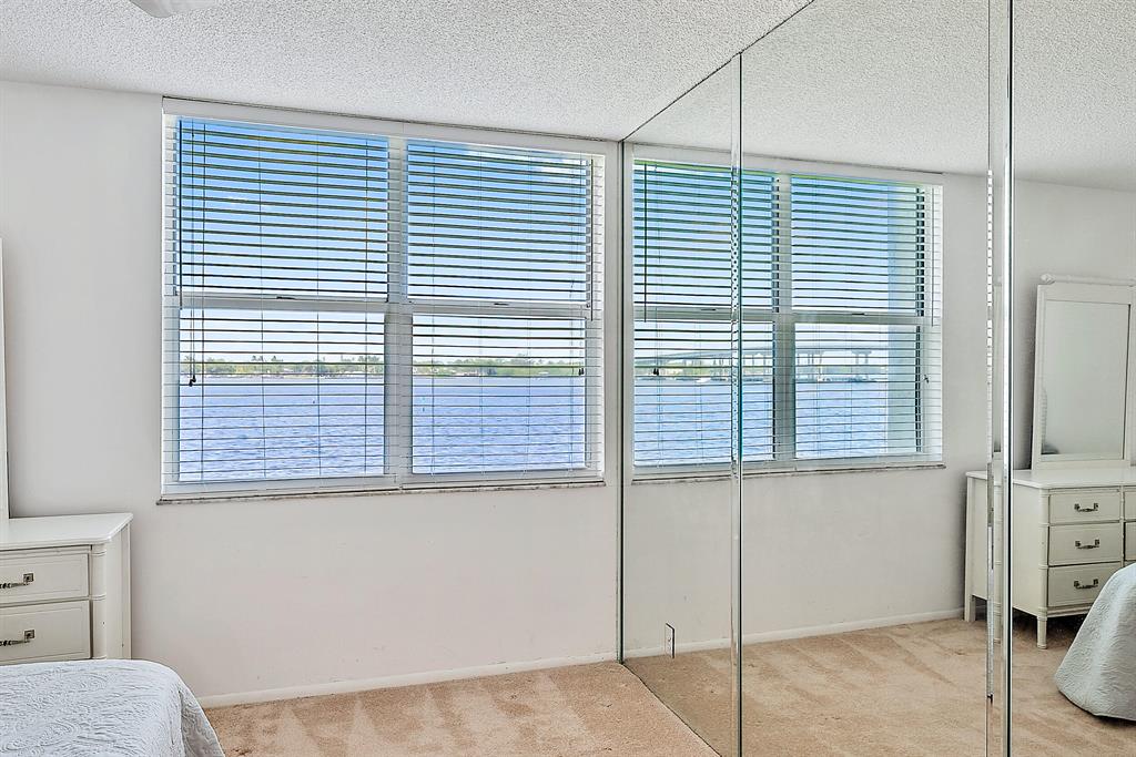 1950 SW Palm City Road 13206