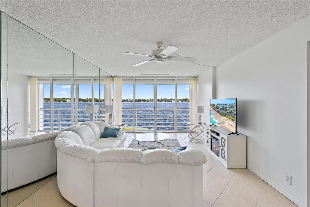 1950 SW Palm City Road 13206