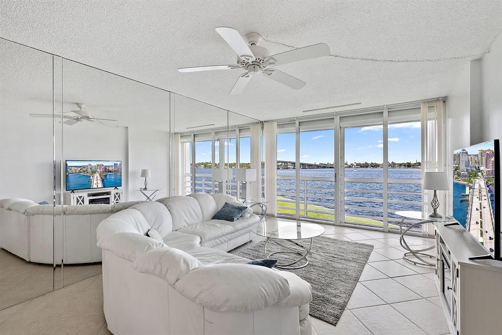 1950 SW Palm City Road 13206