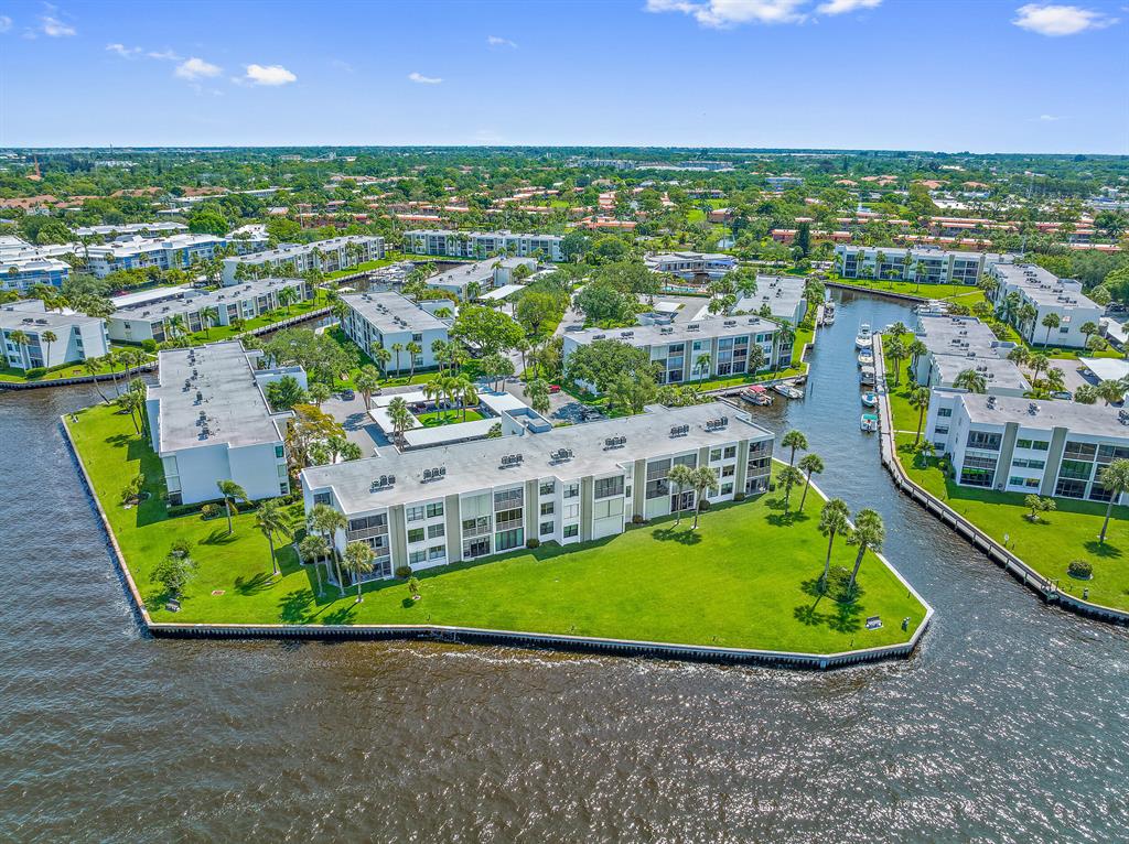 1950 SW Palm City Road 13206