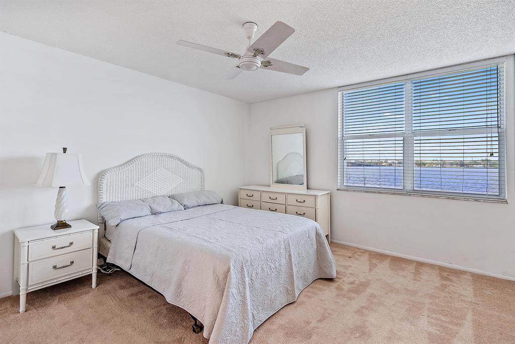1950 SW Palm City Road 13206