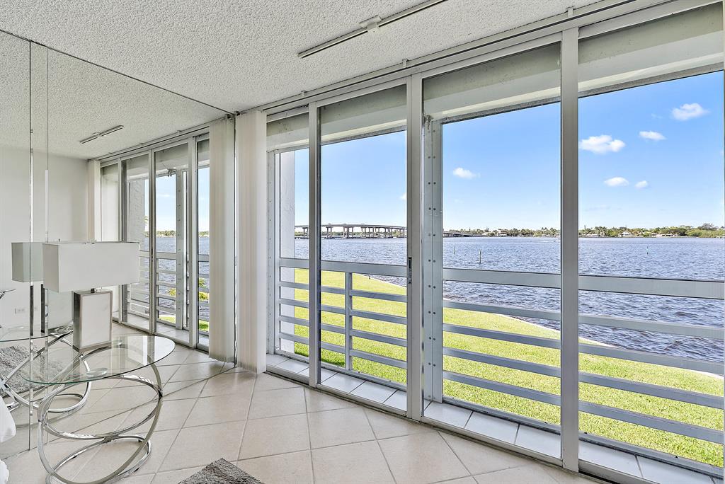 1950 SW Palm City Road 13206