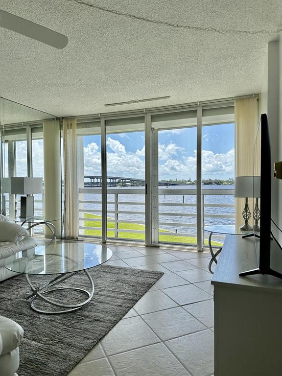 1950 SW Palm City Road 13206