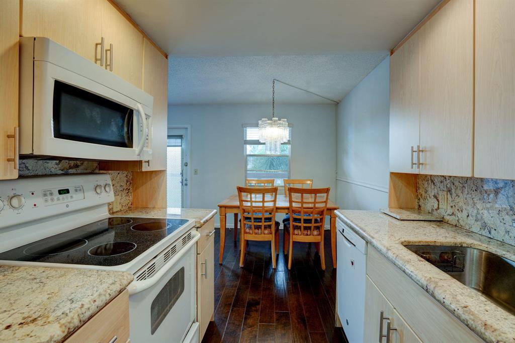 3056 Cornwall C