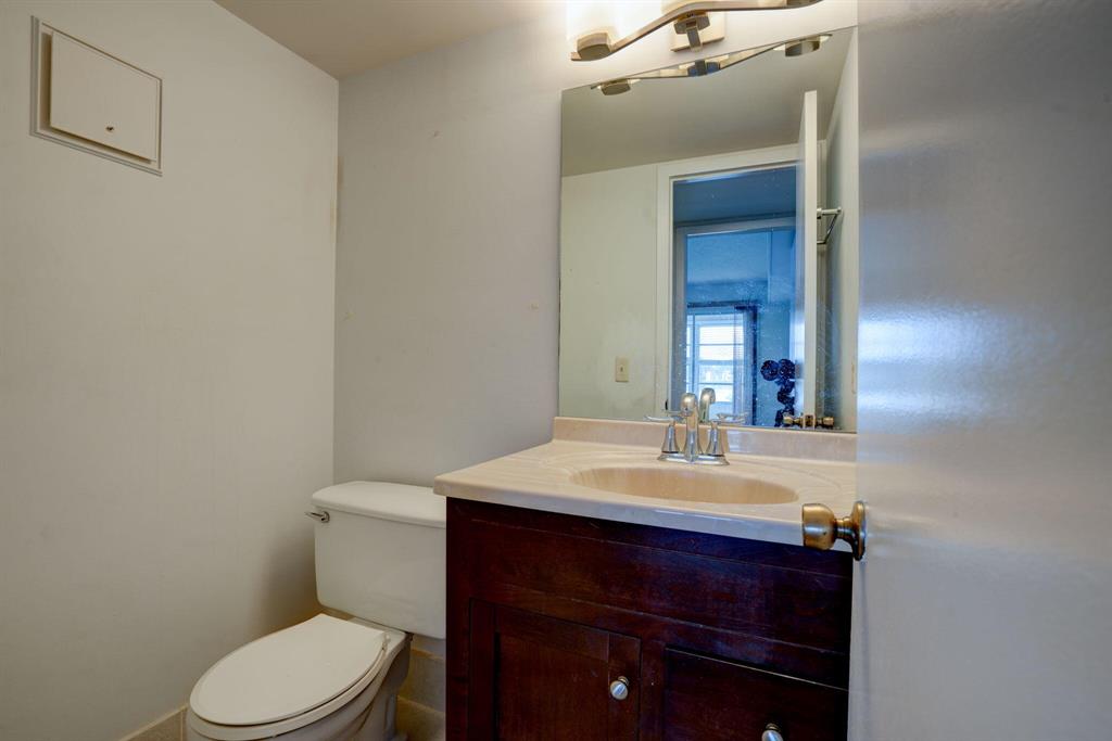 3056 Cornwall C
