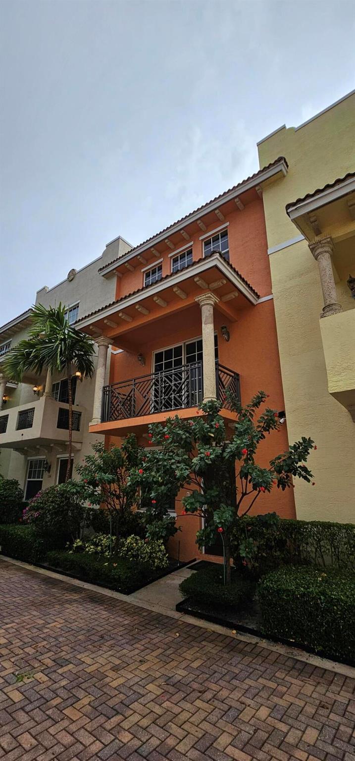 219 N L Street 107