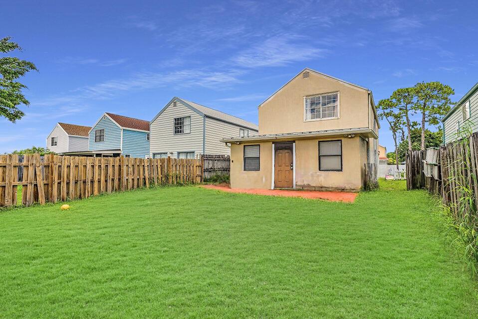 5872 Rambler Rose Way