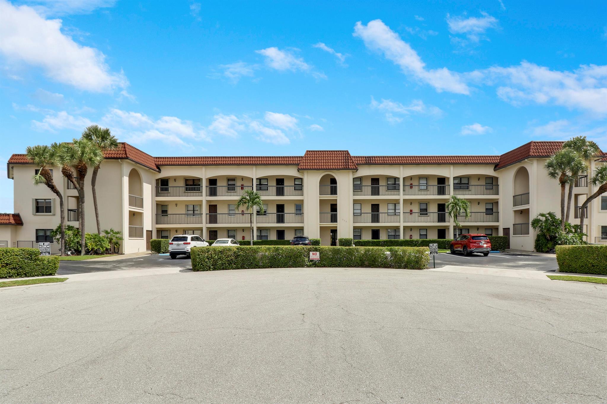 313 Lake Circle 111