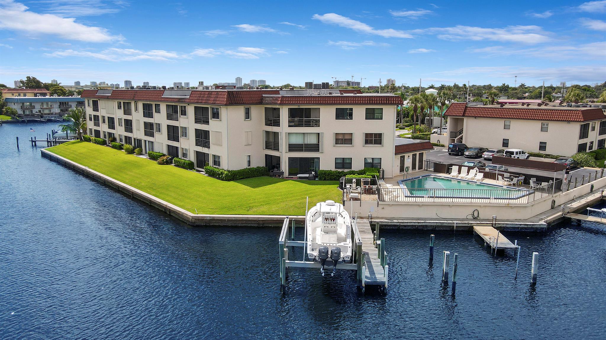 313 Lake Circle 111