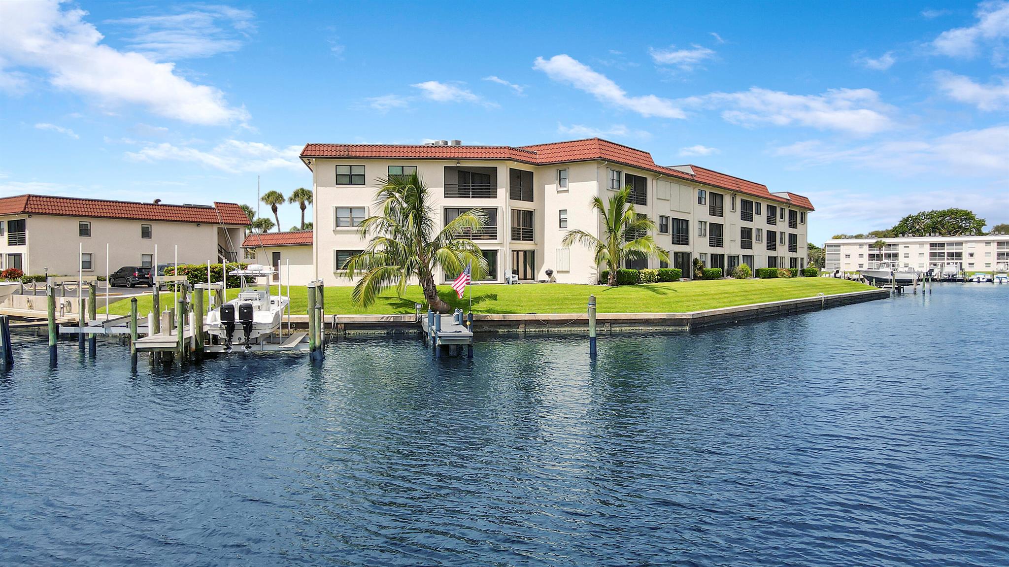 313 Lake Circle 111