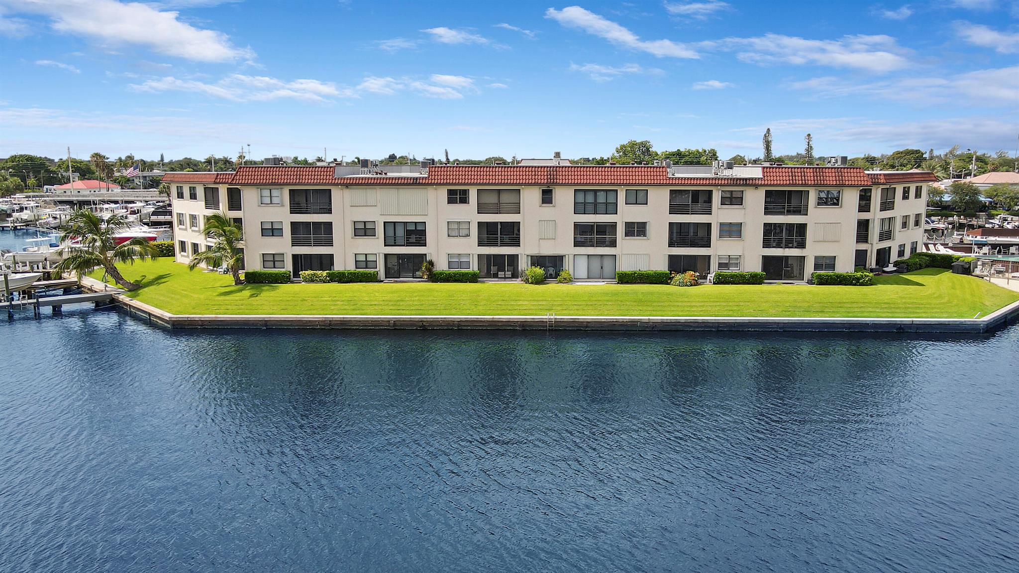 313 Lake Circle 111