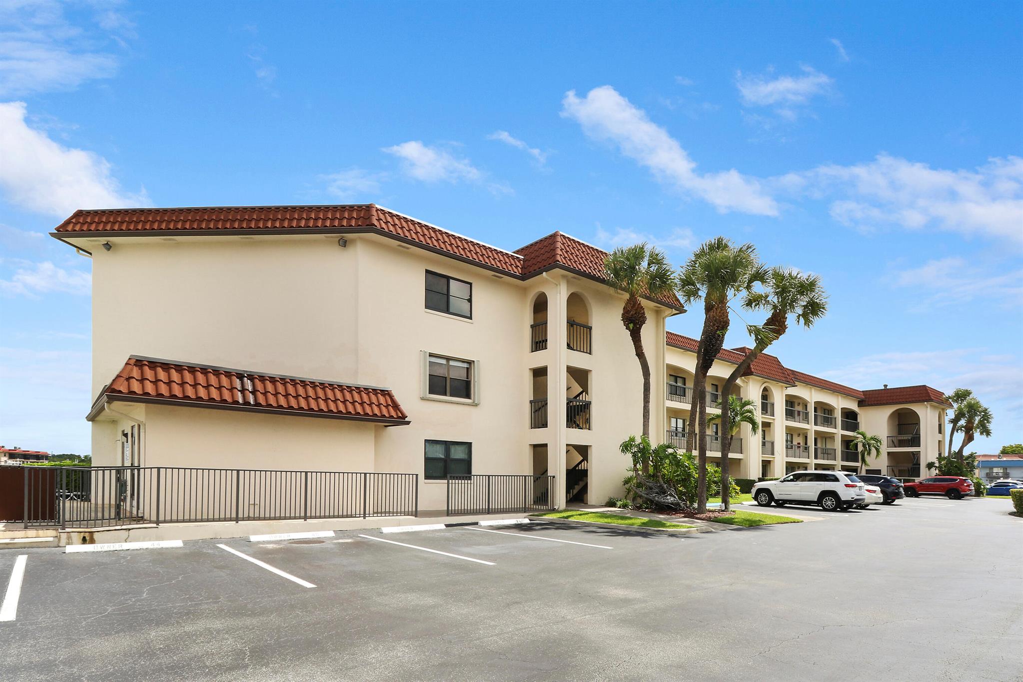 313 Lake Circle 111